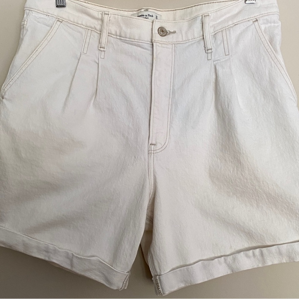 Abercrombie & Fitch Off-White High Waist Shorts